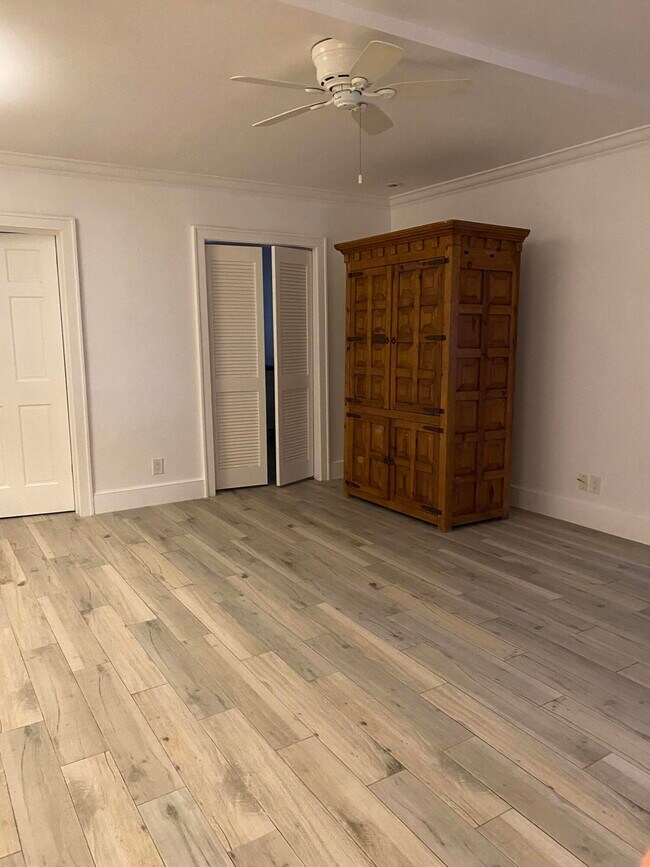 Building Photo - 318 S J St