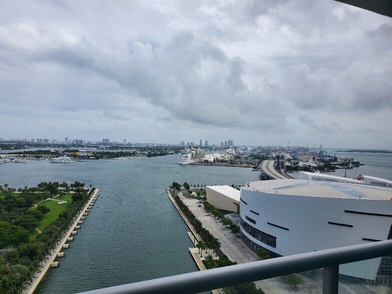 Building Photo - 888 Biscayne Blvd