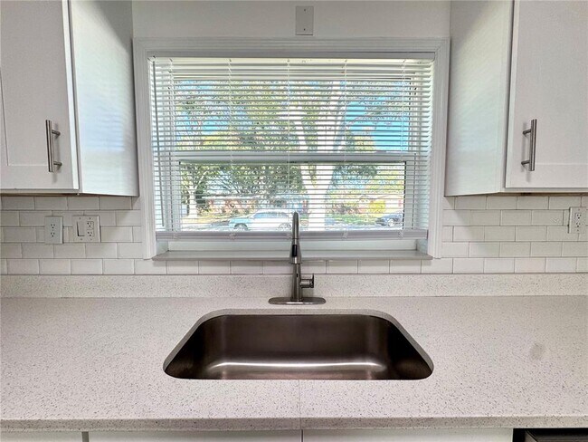 Building Photo - 4108 W Fielder St