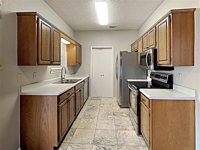 Building Photo - 7764 Creekview Dr