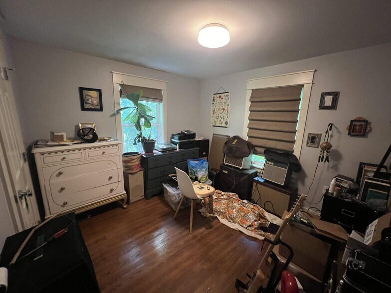 Building Photo - 1148 Lott Ave