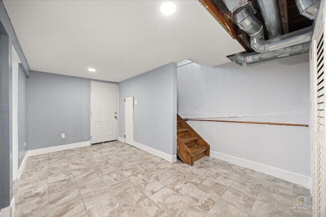 Building Photo - 3616 N Kedzie Ave