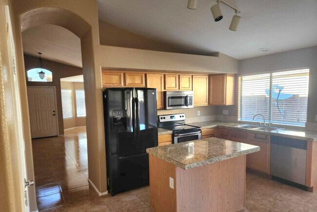 Building Photo - 607 N 167th Dr