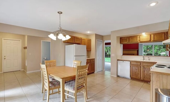 Building Photo - 8633 Oakmont Rd