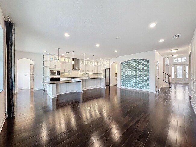 Building Photo - 10701 Laurel Vista Way