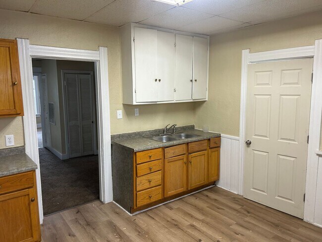 Building Photo - 2341 Caledonia St