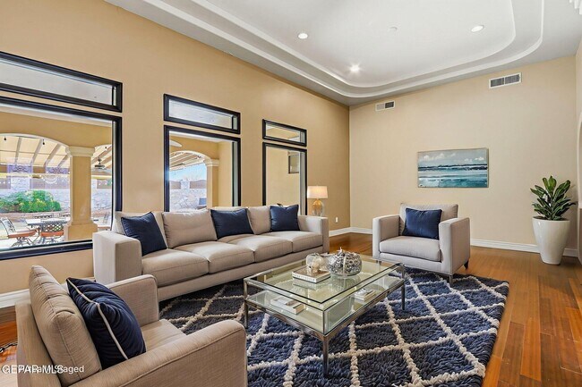 Building Photo - 724 Scott Ln