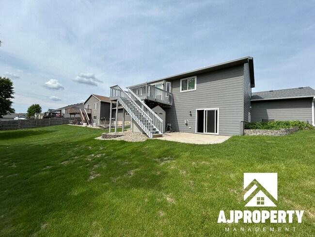 Building Photo - 4604 S Dunlap Ave