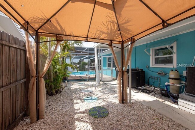 Building Photo - 4643 Bay Crest Dr