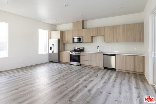 Building Photo - 3210 Verdugo Rd