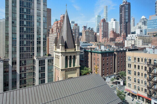 Building Photo - 400 E 67th St