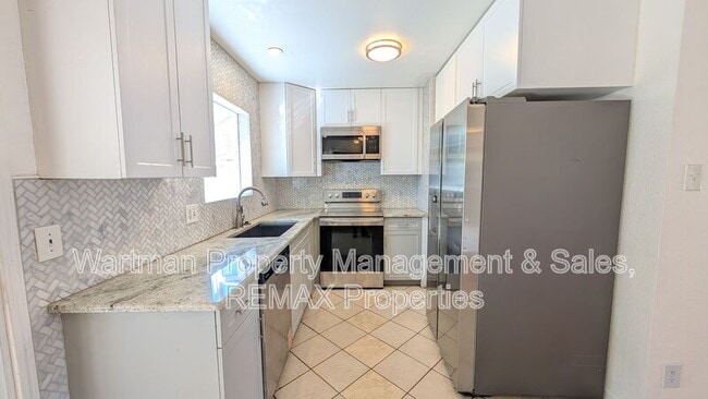 Building Photo - 3003 Gomer Ave