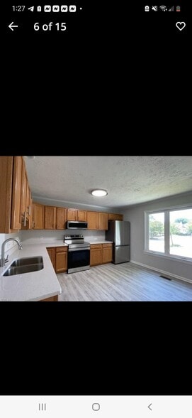 Building Photo - 301 W 31st St