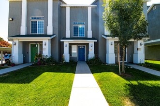 Building Photo - 475 N Redwood Rd