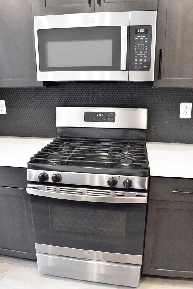 Building Photo - Fantastic Fredericksburg Townhome!