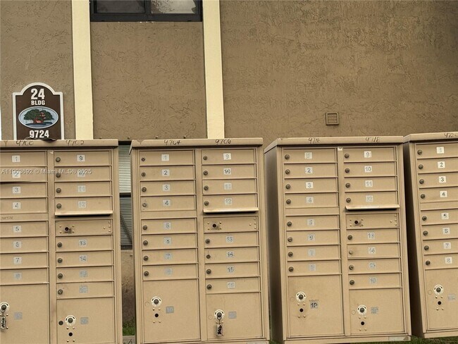 Building Photo - 9716 Hammocks Blvd