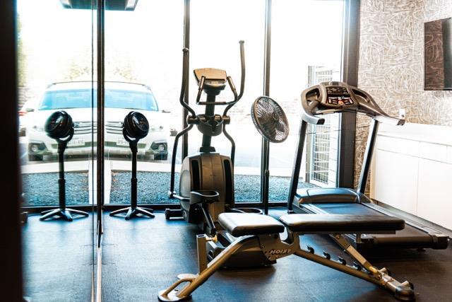 Building Photo - 2505 Thornton Rd