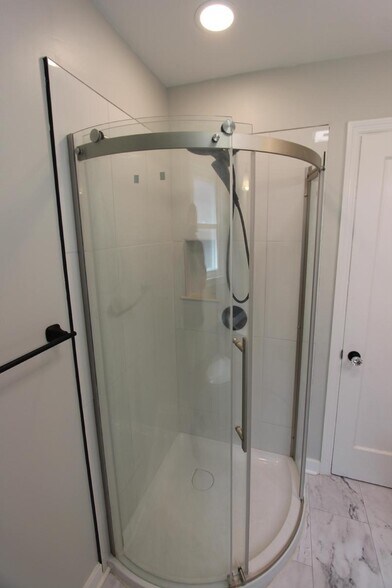 Star Trek Shower - 905 Benton Ave