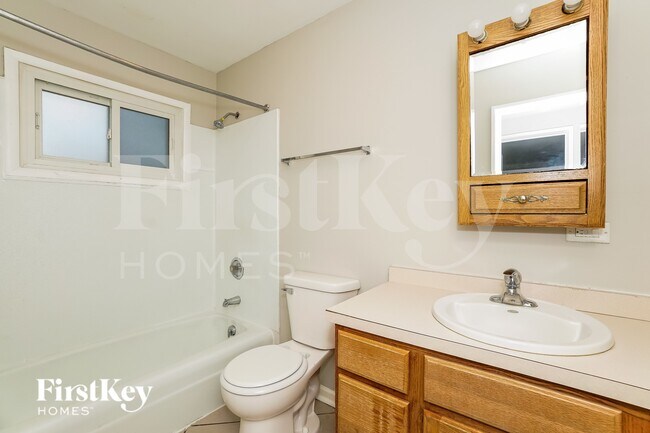 Building Photo - 3317 Fountainbleau Dr