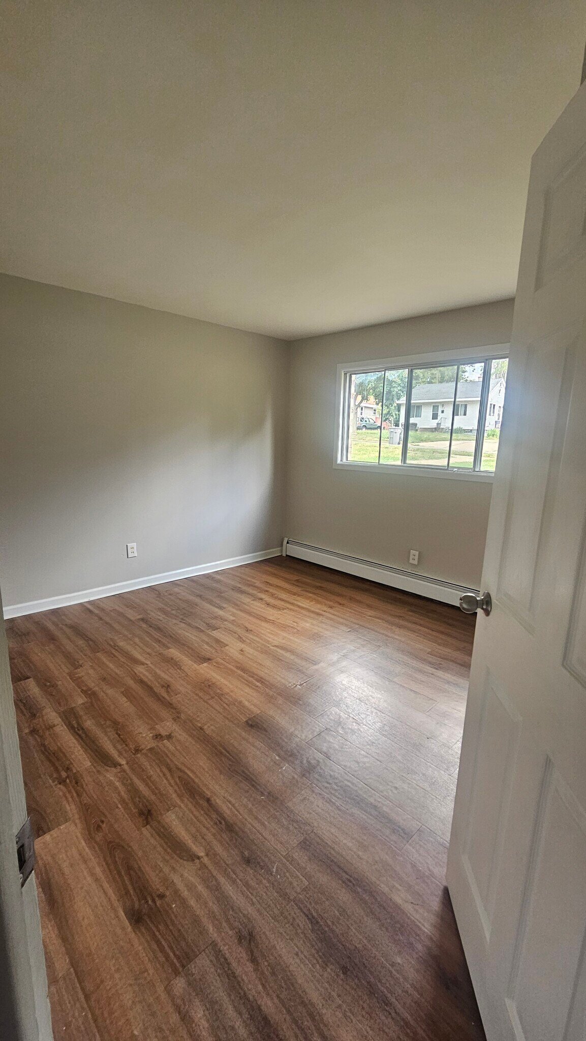 Building Photo - 2525 McKee Ave SW