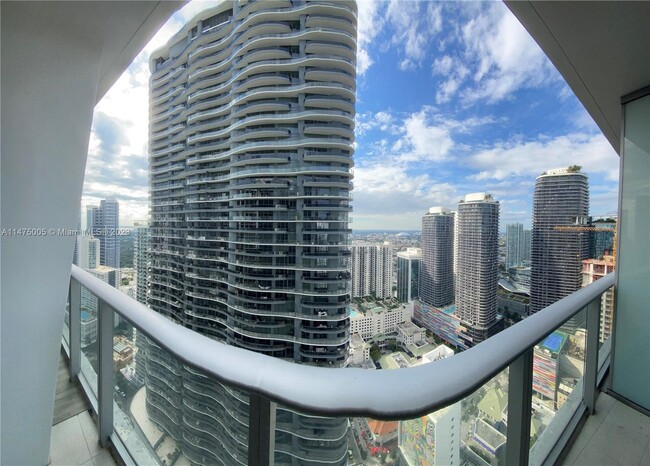 Building Photo - 1010 Brickell Ave