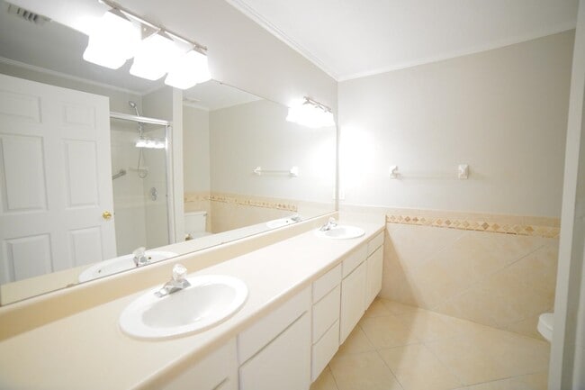 Building Photo - 1121 Mosswood Chase