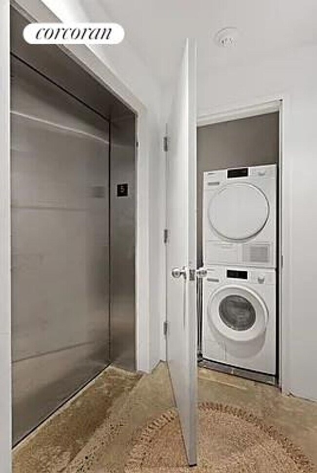 Building Photo - 255 Bowery