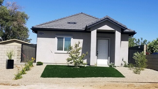 Primary Photo - GORGEOUS BRAND NEW 2 BEDROOM 2 BATH QUARTZ...