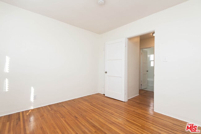 Building Photo - 2594 Amherst Ave