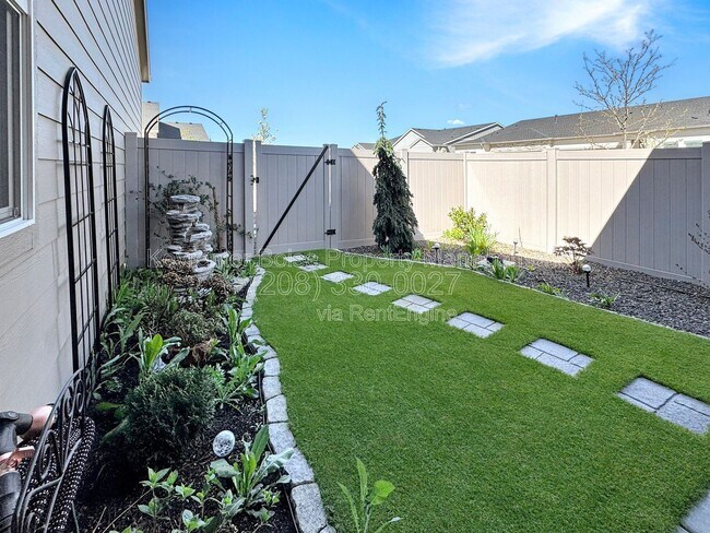 Building Photo - 2197 N Leatherwood Ave