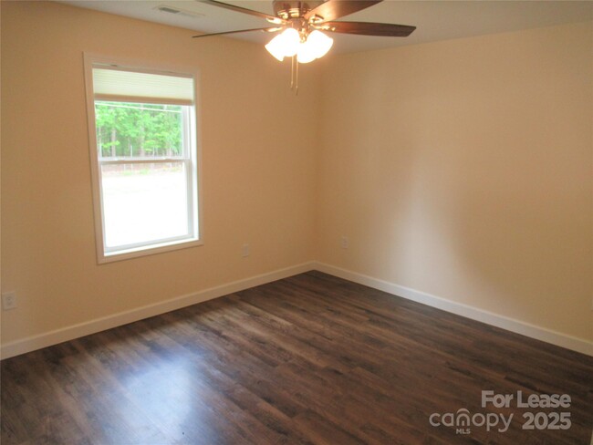 Building Photo - 3784 English Oak Dr
