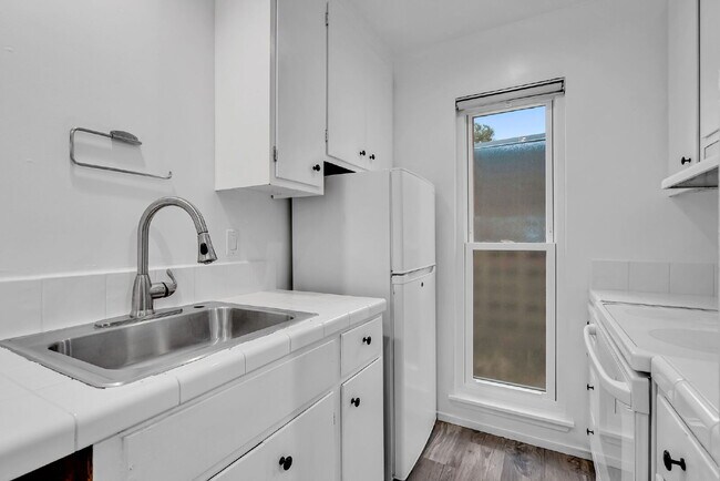 Building Photo - "Charming 2-Bed Condo Oasis in Walnut Cree...