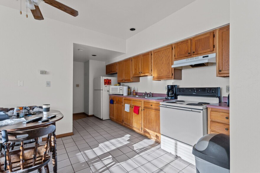 Building Photo - 569 Woodmont Ave