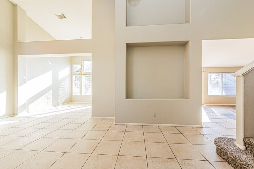 Building Photo - 4616 Reliant