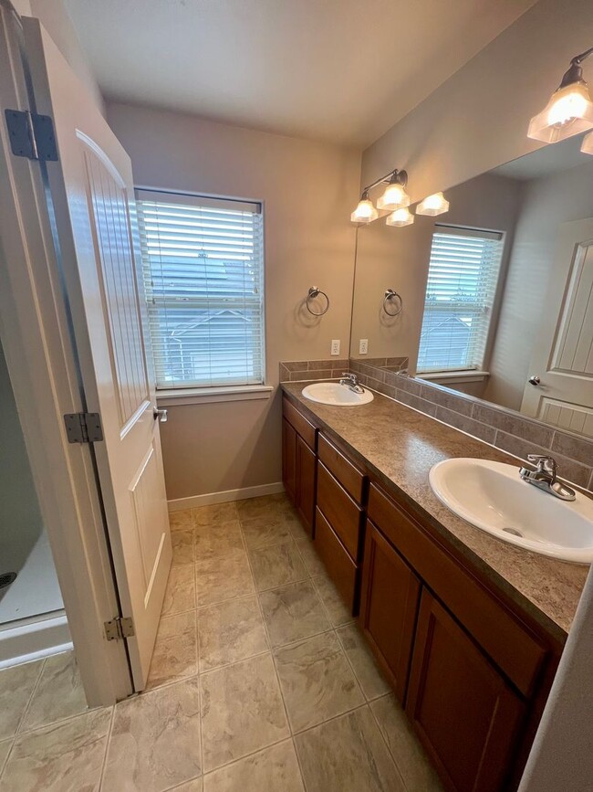 Building Photo - Spacious 4-Bedroom Home—Quick Drive to Dow...