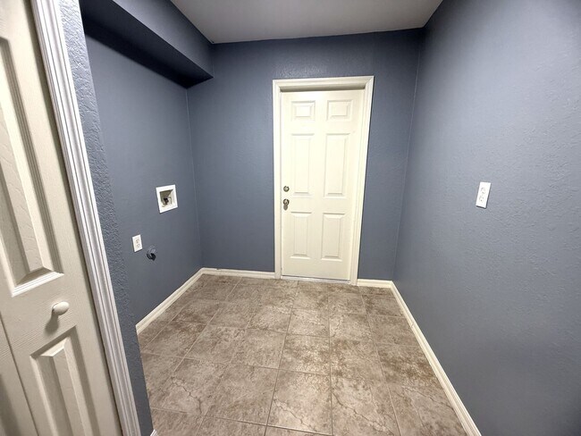 Building Photo - FIRST MONTH'S RENT FREE! STUNNING 4/2/2 IN NW CAPE!