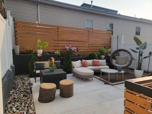 Building Photo - 201 Lincoln St