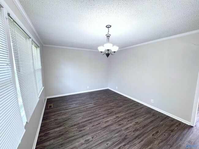 Building Photo - 11406 Crestfield Dr SE