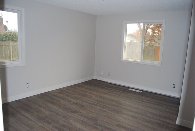 Building Photo - Coming Soon! 3 Bedroom Home Coming Soon McMinnville OR