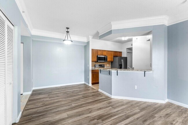 Building Photo - 10106 Myrtlewood Cir W