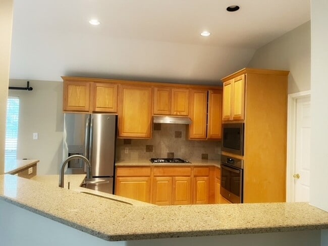 Building Photo - Fall in love with this Absolutely Beautiful 1 Story home in The Heights Of Stone Oak