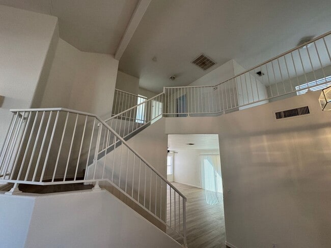 Building Photo - Chandler Home 3 bed - 2 1/2 bath with Loft...