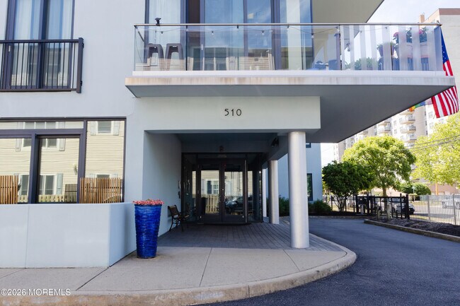 Building Photo - 510 Monroe Ave