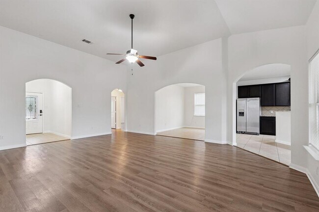 Building Photo - 1204 Twin Estates Dr