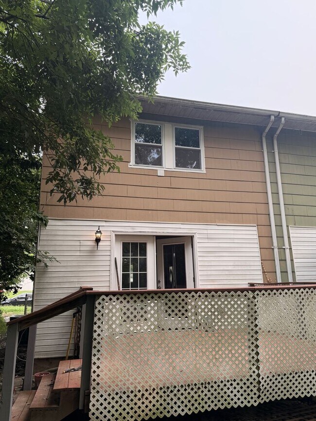 Building Photo - 710 Sequoia Dr