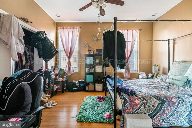 Building Photo - 1834 W Diamond St