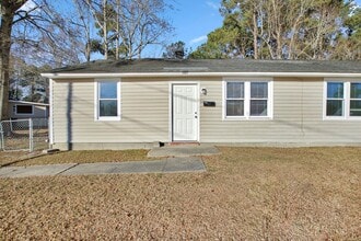 Building Photo - 2 Bedroom Duplex in Jacksonville