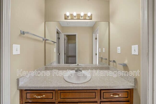 Building Photo - 3252 Tower Dr