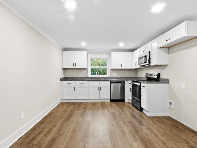 Building Photo - Enjoy privacy and seclusion while still being in Athens City!