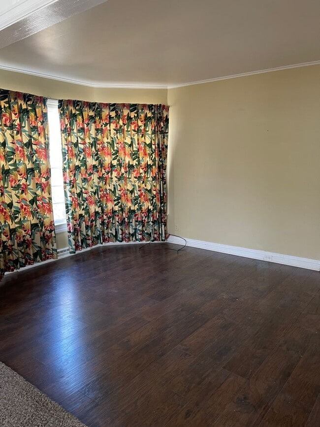 Building Photo - Nice 3 Bedroom Home near Downtown